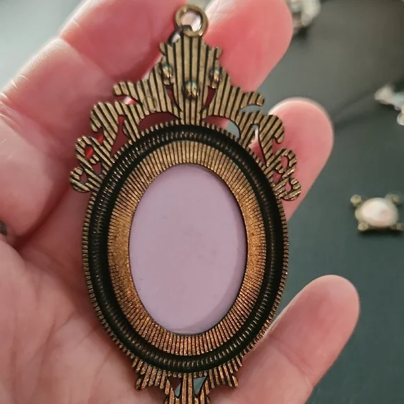 Purple Cameo Pendant Necklace - Picture 2 of 2